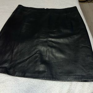 Cache black leather skirt size 6. Aline simple clean front.